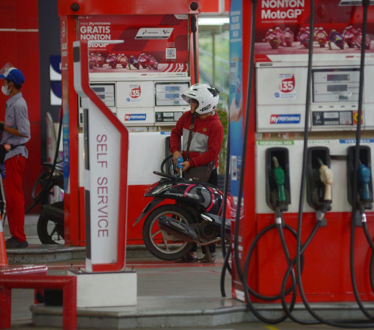 Gunadi menguraikan kalau penurunan penjualan terjadi sejak April 2022. Salah satu alasannya, adanya pengaruh harga minyak dunia yang turut merubah harga jual BBM Non Subsidi Pertamax CS.