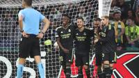 Eden Hazard (ketiga dari kanan) dan rekan-rekannya dari Real Madrid merayakan gol yang dicetaknya ke gawang Celtic pada laga perdana Liga Champions 2022/2023, Rabu (7/9/2022) di Celtic Park.&nbsp;(AP Photo/Scott Heppell)