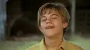 Ini Leonardo DiCaprio saat memerankan tokoh Arnie di film What's Eating Gilbert Grape. Gemas banget ya! (Around Movies)
