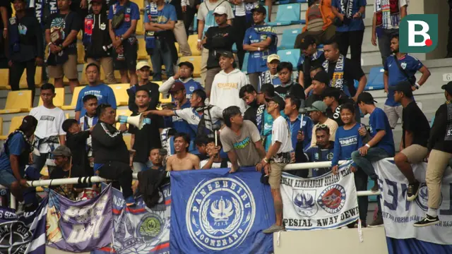 Galeri Suporter PSIS Semarang Laga Lawan Persita Tangerang di Stadion Manahan Solo
