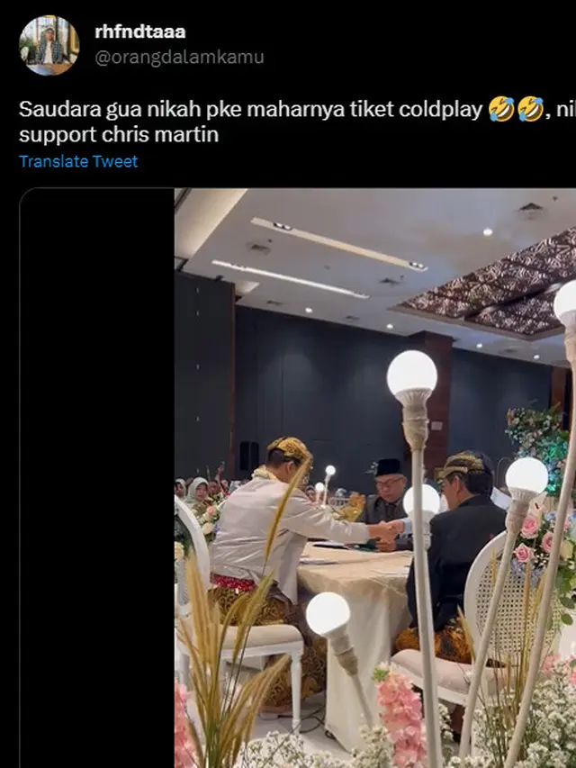 Cuitan akun @orangdalamkamu yang unggah video pernikahan dengan mas kawin tiket Coldplay.