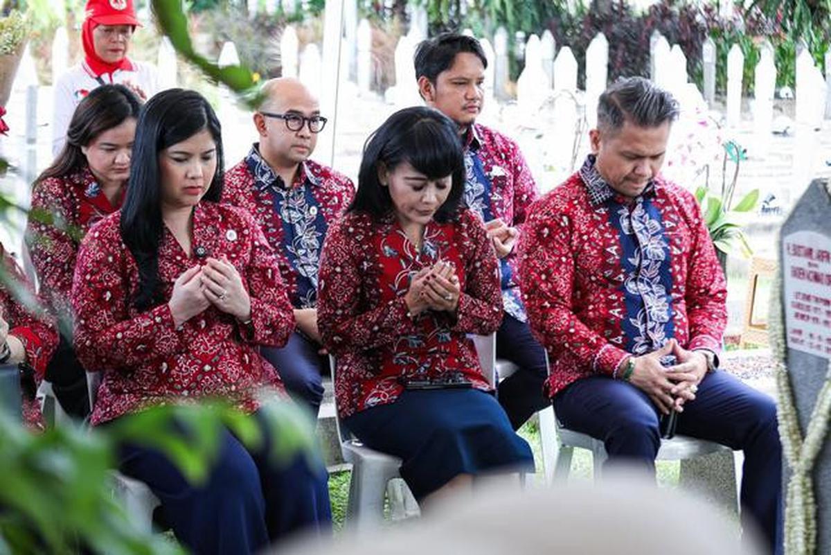 6 Potret Terbaru Annisa Pohan dengan Busana Longgar, Elegan dan Penuh Wibawa