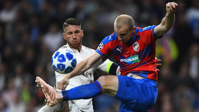 Foto: Aksi Penyerang Anyar Persija Jakarta Michael Krmencik Saat Membela Viktoria Plazen di Liga Champions, Sempat Gocek Sergio Ramos