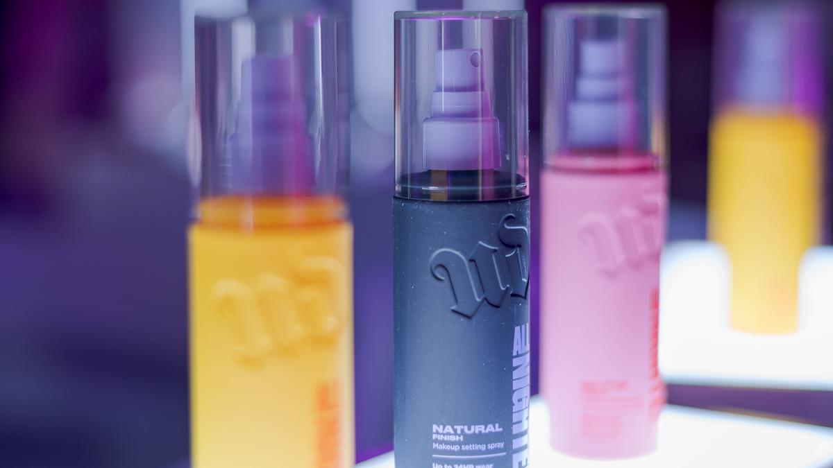 Urban Decay Kembali ke Indonesia, Bawa Setting Spray Formulasi Baru