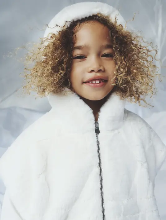 Untuk liburan musim dingin merayakan salju yang penuh kelembutan seperti Dior [Foto: Dior]