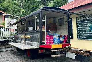 Polisi bikin dapur lapangan untuk bantuk korban banjir di Kepulauan Sitaro