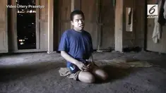 Wanto adalah anak yang telah 5 tahun dirantai oleh Ibunya sendiri. Sang Ibu merantainya karena Wanto kerap dibully warga.