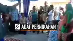 Setiap acara pernikahan, ada prosesi adat yang dilalui. Jika pesta pernikahan memakai adat jawa, maka ada prosesi yang disebut panggih, yaitu pertemuan antar mempelai pengantin dan saling lempar bunga. Namun pernikahan ini justru pengantin pria yang ...