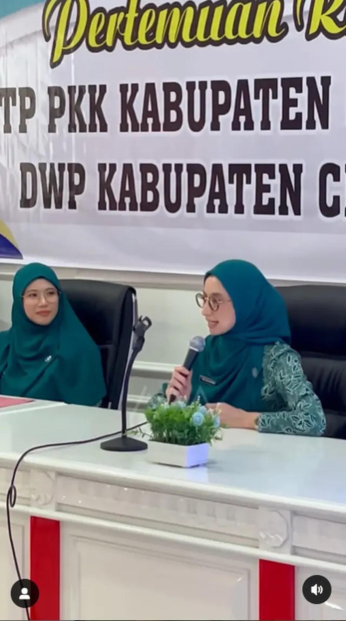 6 Potret Avi Basalamah Istri Ramzi Jadi Ibu PKK, Jabat Ketua Bidang 1 TP PKK Kab. Cianjur