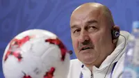 Pelatih Timnas Rusia, Stanislav Cherchesov. (AP Photo/Dmitri Lovetsky)