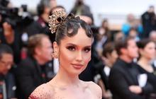Potret Cantik Menawan Cinta Laura Pakai Kebaya Merah di Karpet Merah Festival Film Cannes 2025, Tampil Fearless dengan Full Makeup