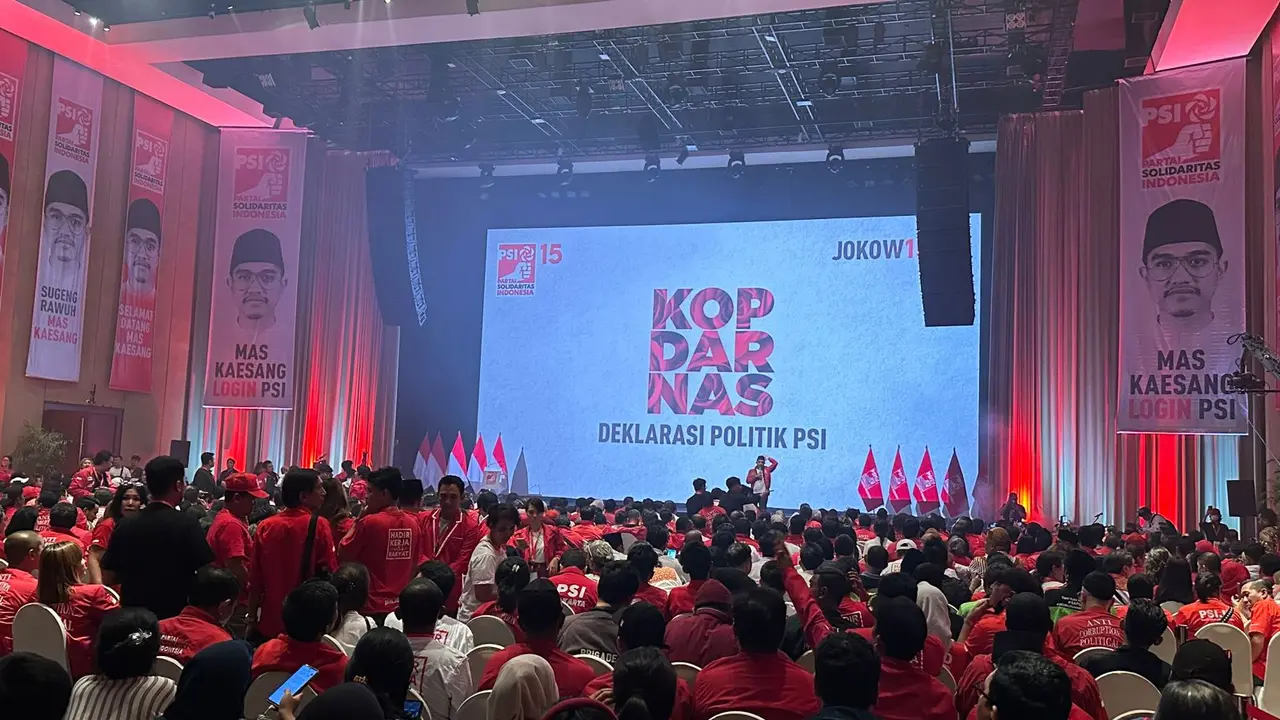 Acara yang diberi tajuk ‘Kopi Darat Nasional (Kopdarnas): Deklarasi Politik PSI’ diramaikan dengan banner besar dengan foto wajah putra Presiden Joko Widodo atau Jokowi, Kaesang Pangarep.