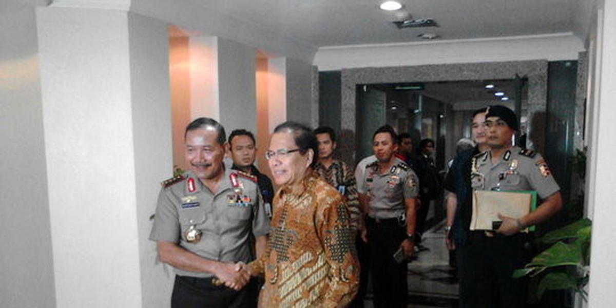 Tak peduli bekingan para mafia