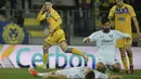 Baru mengemas 15 poin dari 34 laga dan menghuni dasar klasemen di posisi 20, Salernitana dipastikan menjadi tim pertama dari tiga tim yang terdegradasi ke Serie B. Kepastian terdegradasinya Salernitana usai menelan kekalahan 0-3 dari Frosinone pada pekan ke-34 (27/4/2024) hingga tak mungkin lagi mengejar defisit 16 poin sebagai zona aman dengan menyisakan 4 laga. (LaPresse via AP Photo/Alfredo Falcone)