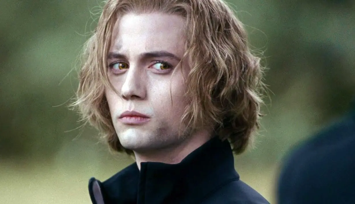Jackson Rathbone berperan sebagai Jasper Hale yang adalah kekasih Alice Cullen di Twilight. (pinterest)
