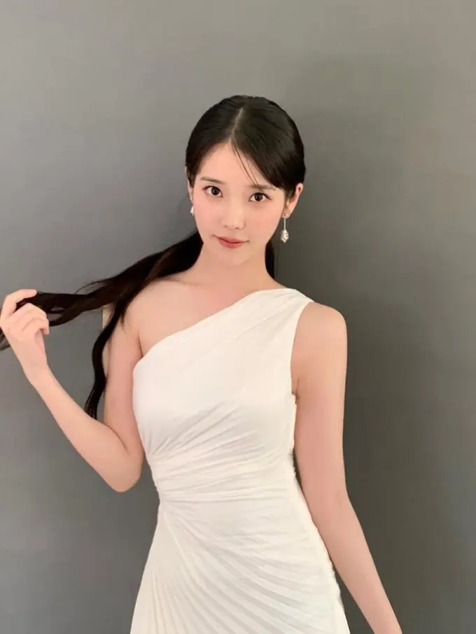 OOTD Dress ala IU (Instagram/@dlwlrma)