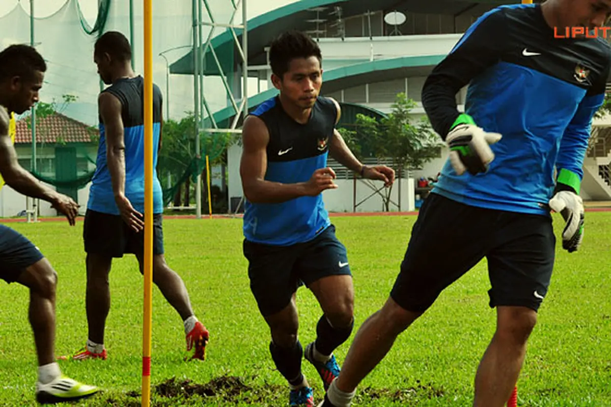 latihan-timnas-indonesia-121127-logo.jpg