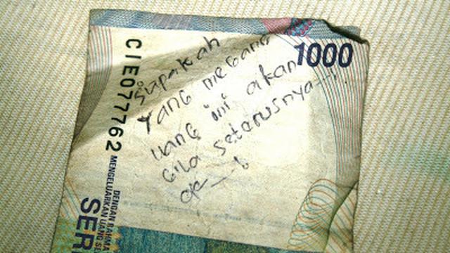 Potret Pesan Unik di Uang Kertas, Bikin Ketawa Ngakak. (Sumber: Instagram/@receh.id)