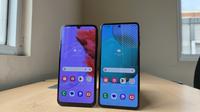 Tampilan layar dua HP saat diberdirikan, Perbedaan Samsung Galaxy M34 5G dan Galaxy M54 5G. (Liputan6.com/Labib Fairuz)