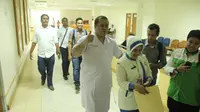 Sebanyak 6 pasang bakal calon bupati dan wakil bupati di Riau menjalani tes kesehatan di RSUD Arifin Achmad Pekanbaru. (M Syukur/Liputan6.com)
