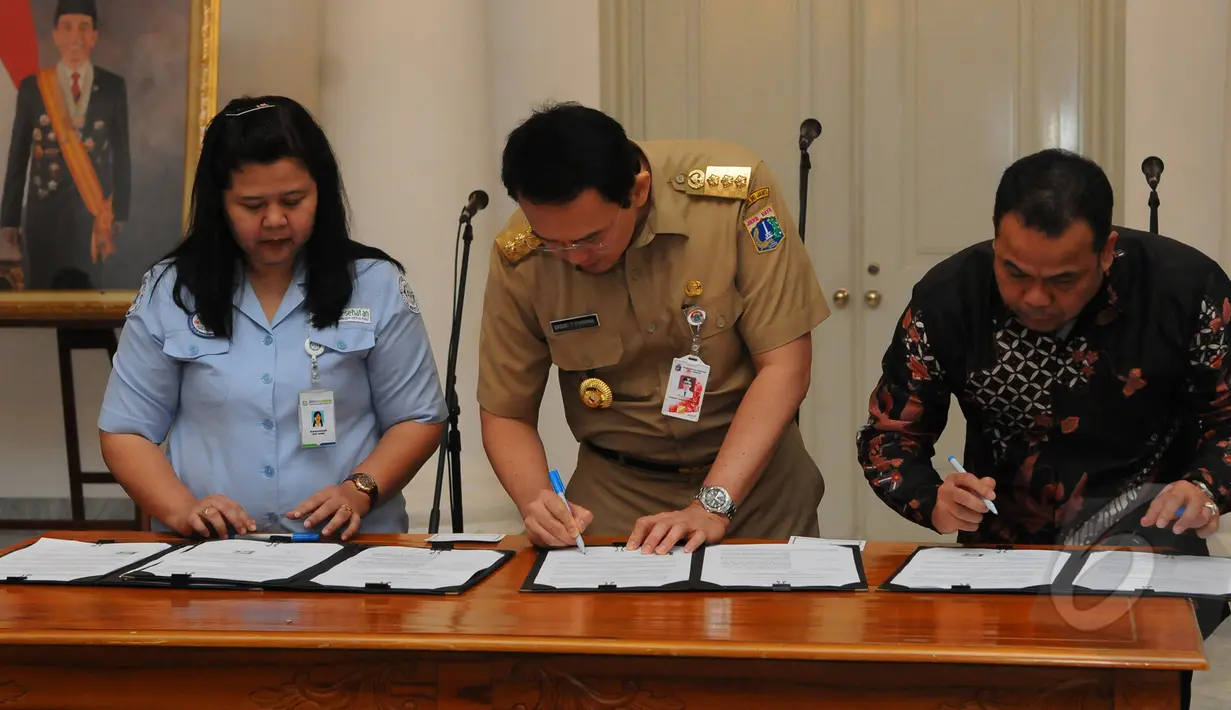 Pemprov DKI Jakarta melakukan penandatanganan nota kesepahaman (MoU) dengan Badan Penyelenggara Jaminan Sosial (BPJS) Kesehatan dan BPJS Ketenagakerjaan,di Balai Kota, Jakarta, Rabu (1/4/2015).  (Liputan6.com/Herman Zakharia)