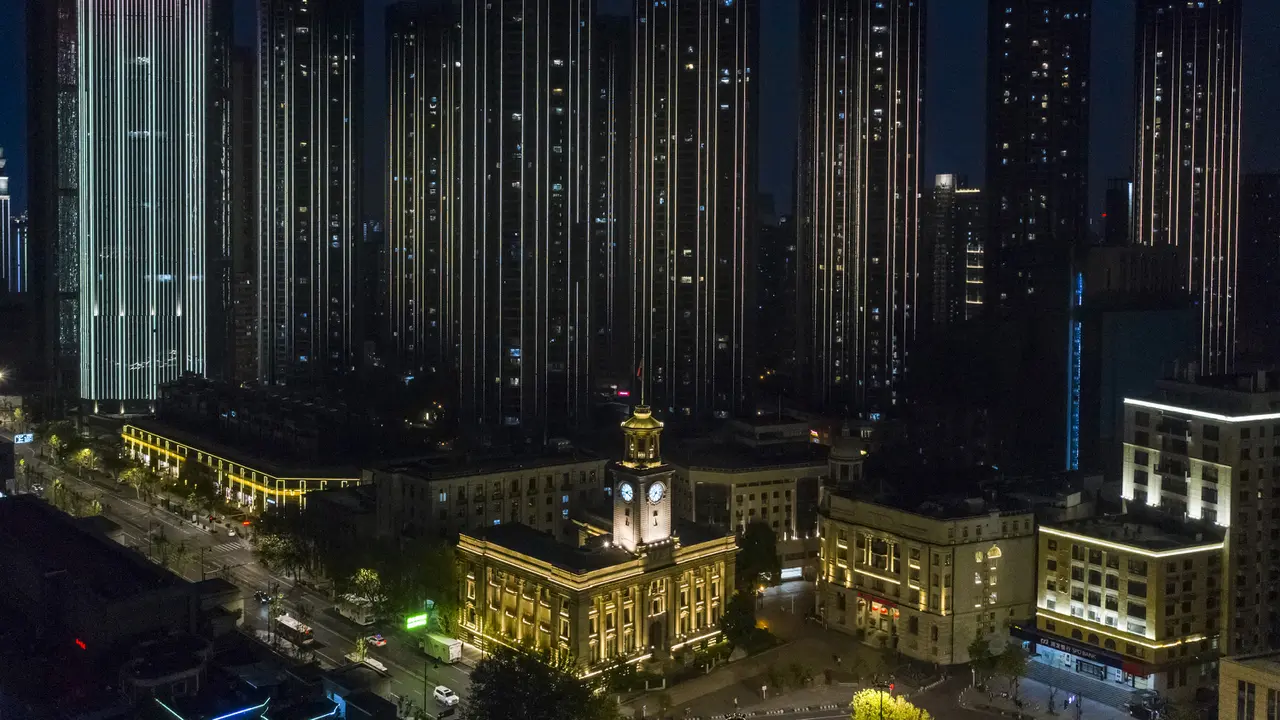 FOTO: Pemandangan Malam Kota Wuhan Setelah Corona Mereda
