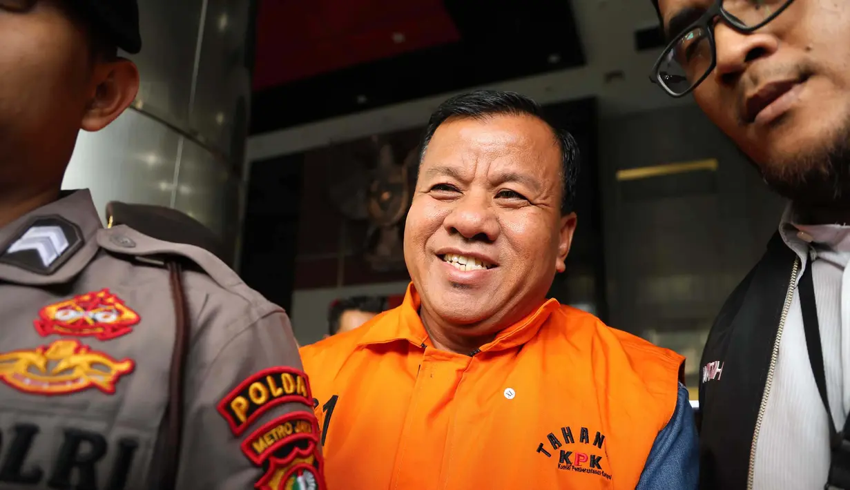 Bupati Kuantan Singingi Suhardiman Amby usai menjalani pemeriksaan di Gedung Merah Putih KPK, Jakarta, Rabu (1/7/2026). (Merdeka.com/ arie Basuki)