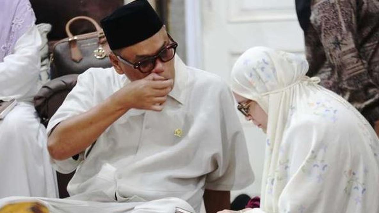 Sang Ayah Meninggal Dunia, Uya Kuya Rasakan Duka&nbsp;Mendalam