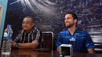 Arema FC saat memperkenalkan Jad Noureddine. (Liputan6.com/Rana Adwa)
