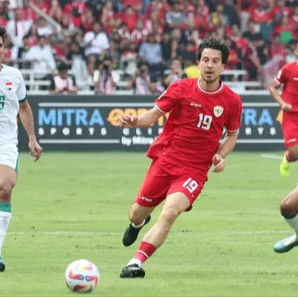 Tiba di Sydney, Thom Haye Berbinar-binar Disambut Suporter Timnas Indonesia