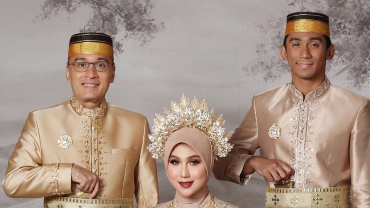 4 Potret Keluarga Marini Zumarnis Pakai Baju Adat Bugis, Ketampanan Daffa Wardhana Sang Putri Jadi Sorotan
