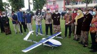 Beehive Drones, startup yang didanai program akselerator Telkomsel Tinc menguji coba penerbangan drone untuk logistik medis di Sumenep, Jawa Timur. (Foto: Corpcomm Telkomsel).