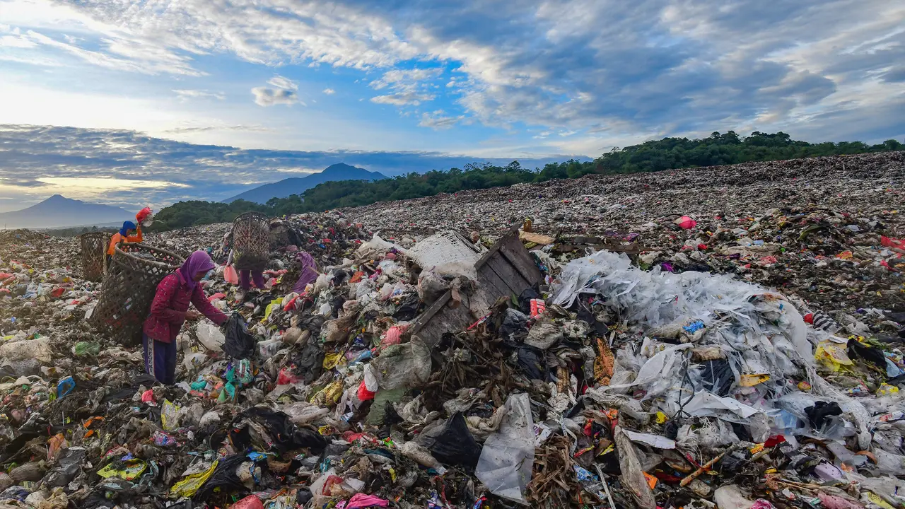 Cegah Pencemaran Mikroplastik, TPA Open Dumping di Jabodetabek Diminta Tutup Tumpukan Sampah