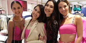 Lihat di sini gaya cantik bak angels para artis Indonesia di opening store Victoria's Secret Singapura.