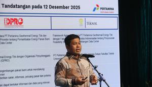 Direktur Eksplorasi dan Pengembangan PT Pertamina Geothermal Energy Tbk (PGEO) Edwil Suzandi memberikan kata sambutan pada acara penandatanganan Nota Kesepahaman (Memorandum of Understanding/MoU) dan Framework Agreement untuk pengembangan green data center berbasis panas bumi di Jakarta, pada Jumat (12/12/2025). (Foto: Pertamina Geothermal Energy Tbk)