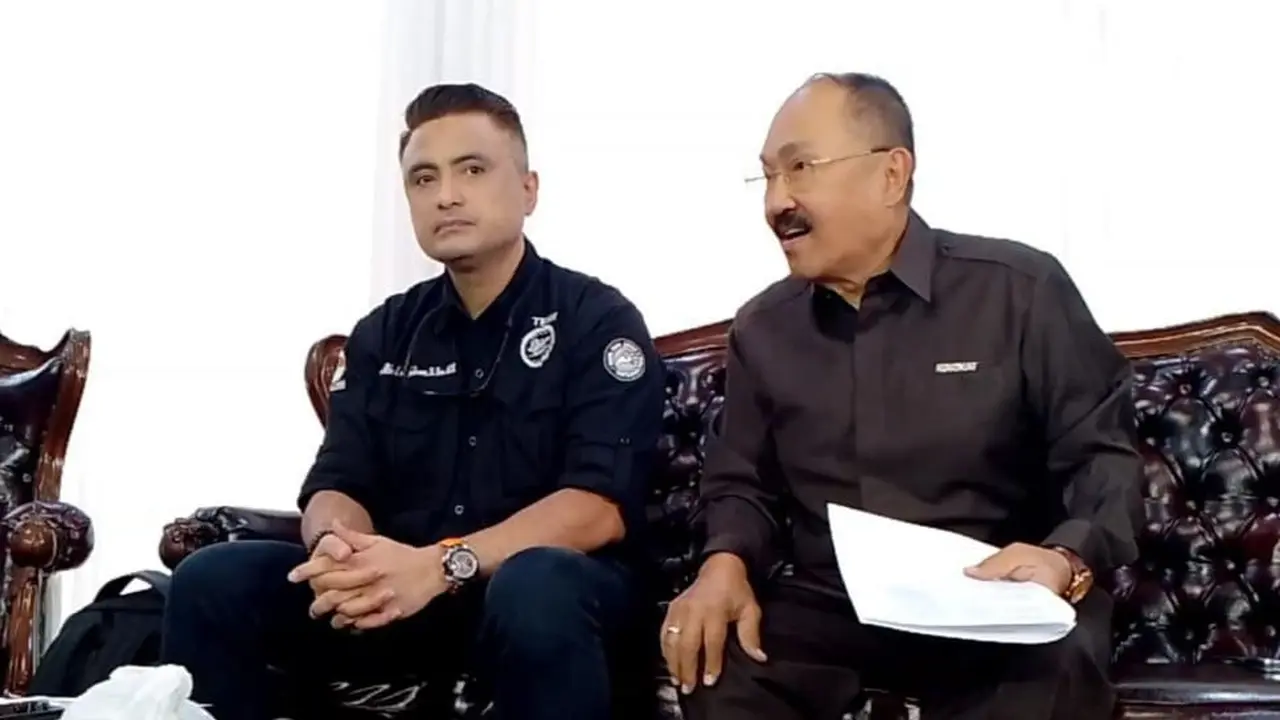 Rizal Djibran dan pengacaranya Fredrich Yunadi