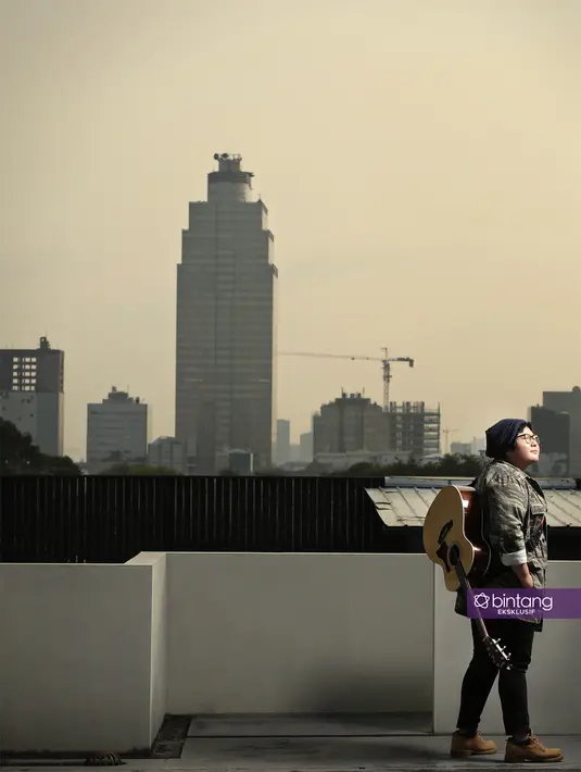 "Jadinya, aku merasa musik sekedar hobi. Tapi lama kelamaan, Puji Tuhan banget, Tuhan buka jalan buat aku lewat ajang itu betul-betul memutarbalikkan pendapat bapak, ibu juga soal karier bermusik kayak gimana," lanjutnya. (Febio Hernanto/Bintang.com)