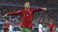 Laga pamungkas di Grup F Euro 2020 (Euro 2021) antara Portugal melawan Prancis (23/6/2021) tuntas dengan hasil imbang 2-2. Kedua tim melenggang bersama Jerman menuju babak 16 Besar. Tercatat ada 5 fakta menarik di balik hasil imbang tersebut. Apa saja? (Foto: AP/Pool/Bernadett Szabo)