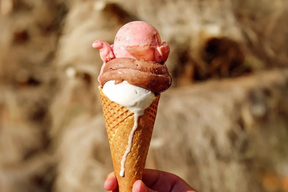 ilustrasi es krim mencair