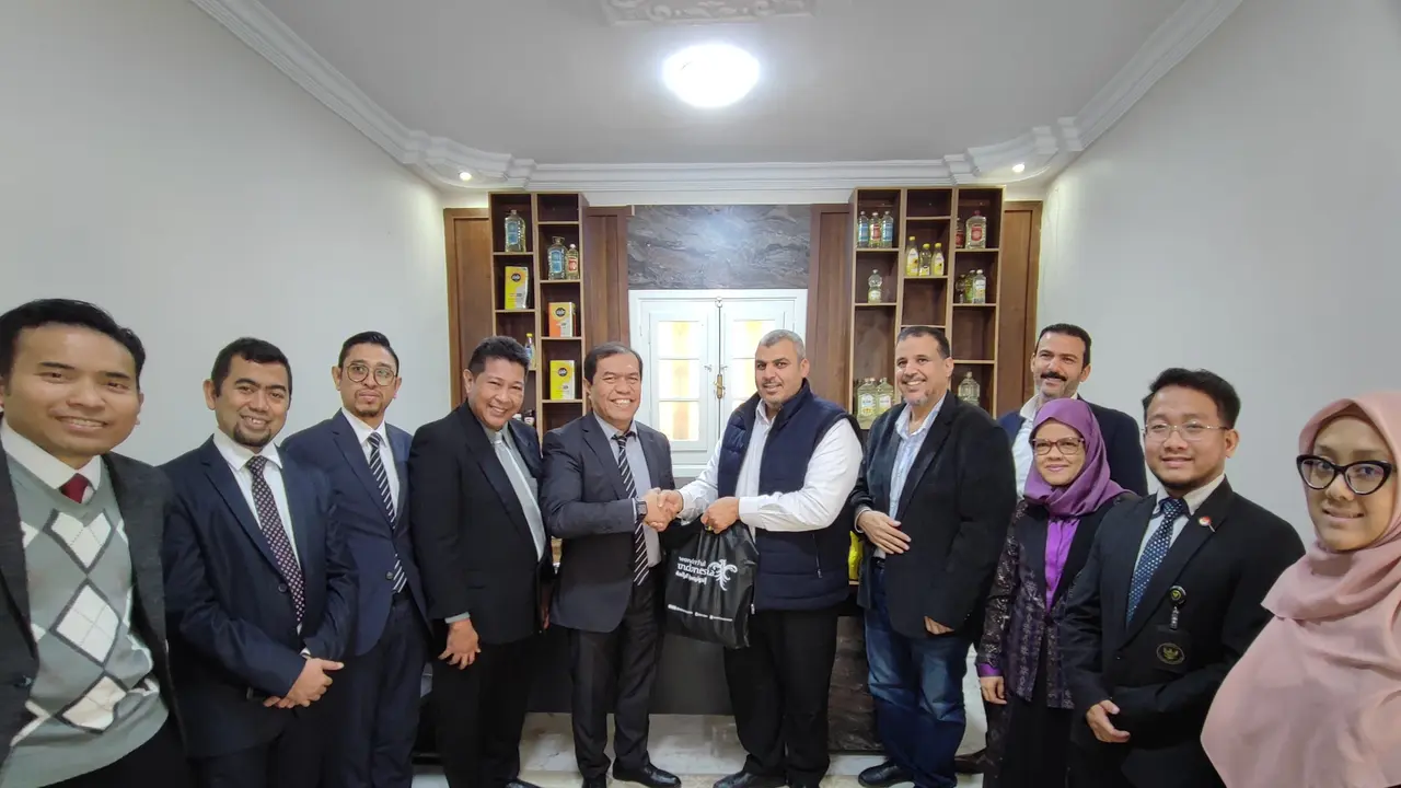 Atase Perdagangan (Atdag) Kairo M. Syahran Bhakti S mengunjungi perusahaan ekspor dan impor El Tawheed di Fayoum, Mesir. (Dok Kemendag)