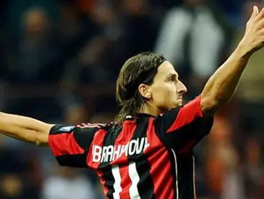 Zlatan Ibrahimovic mencetak satu-satunya gol kemenangan AC Milan saat menjamu Genoa dalam laga Serie A di San Siro, Milan, 25 September 2010. AFP PHOTO/VINCENZO PINTO 