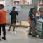 Keluarga Penumpang KM Mutiara Sentosa di rumah sakit Surabaya. (merdeka.com/erwin yohanes).