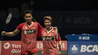 Ganda campuran Indonesia, Tontowi Ahmad/Liliyana Natsir, berhasil mengalahkan pasangan Malaysia, Chan Peng Soon/Peck Yen Wei, pada semifinal Indonesia Open di JCC, Jakarta, Sabtu (17/6/2017). (Bola.com/Vitalis Yogi Trisna)