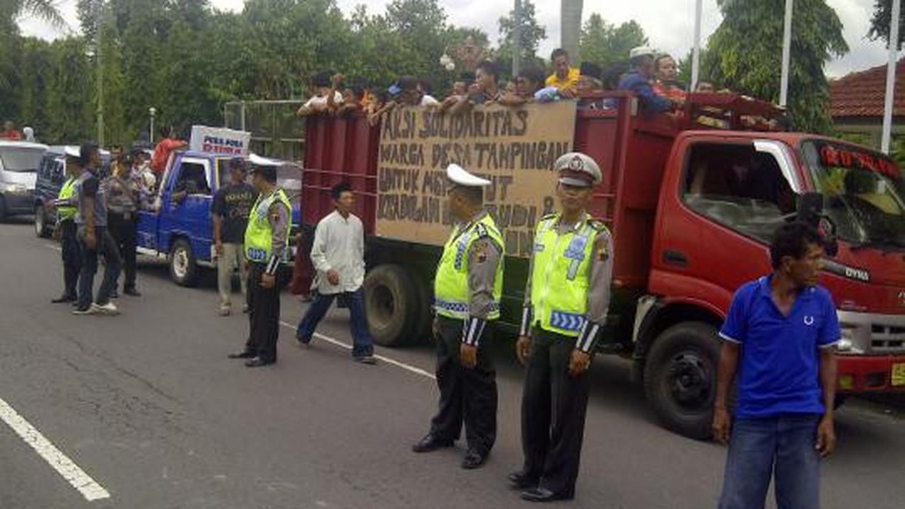 Divonis bebas, 2 terdakwa kasus bambu diarak ratusan warga