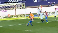 Atletico Madrid menempel ketat tim peringkat ketiga Liga Spanyol, Sevilla dengan selisih 2 poin, setelah Antoine Griezmann dkk menang 3-1 atas lawannya itu, Minggu (19/3. Diego Godin mencetak gol pembuka Atletico di menit 37 setelah dia menyundul bol...
