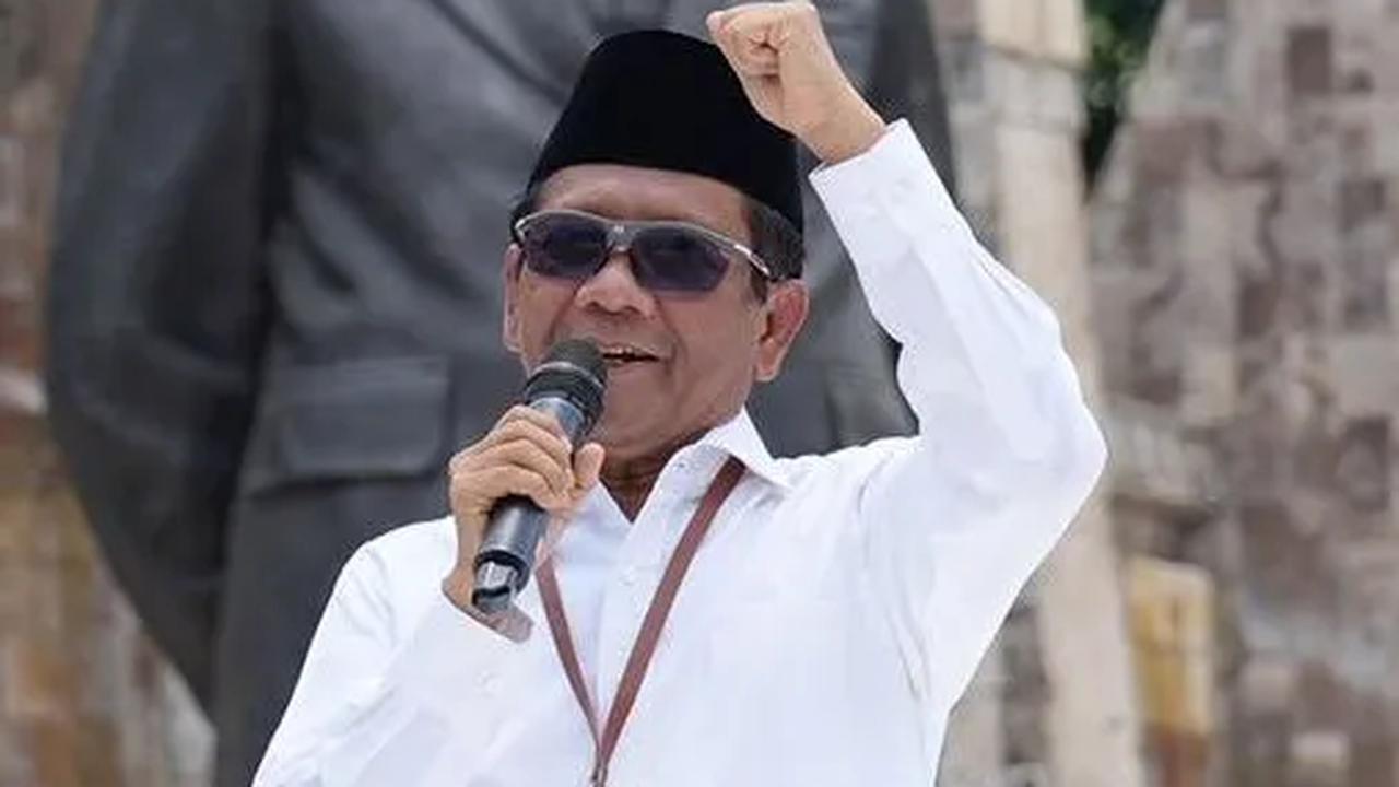 Mahfud MD Daftarkan Diri ke KPU Pakai Baju Lima Tahun Lalu, Kisahnya Bikin Ngakak Ganjar Pranowo