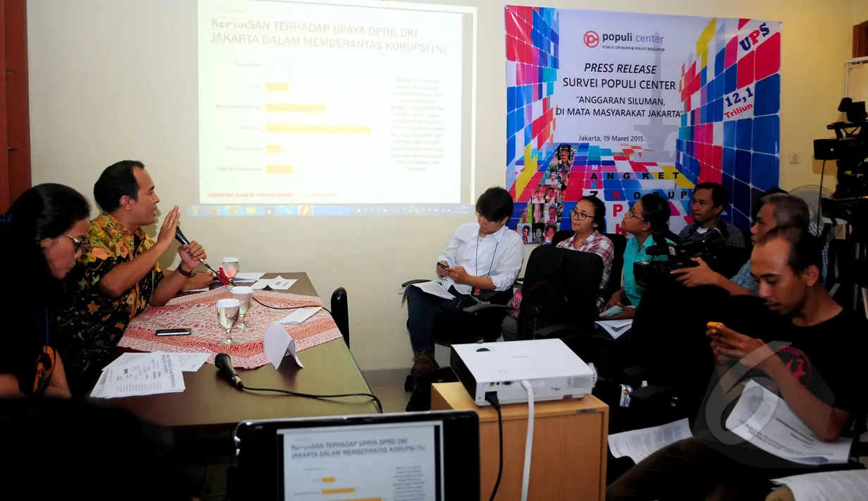 Suasana konferensi pers Populi Center terkait dana siluman, Jakarta, Rabu (19/3/2015). Hasil survei 42,6 persen publik percaya kepada Ahok dalam menanggapi isu tersebut.(Liputan6.com/Yoppy Renato)