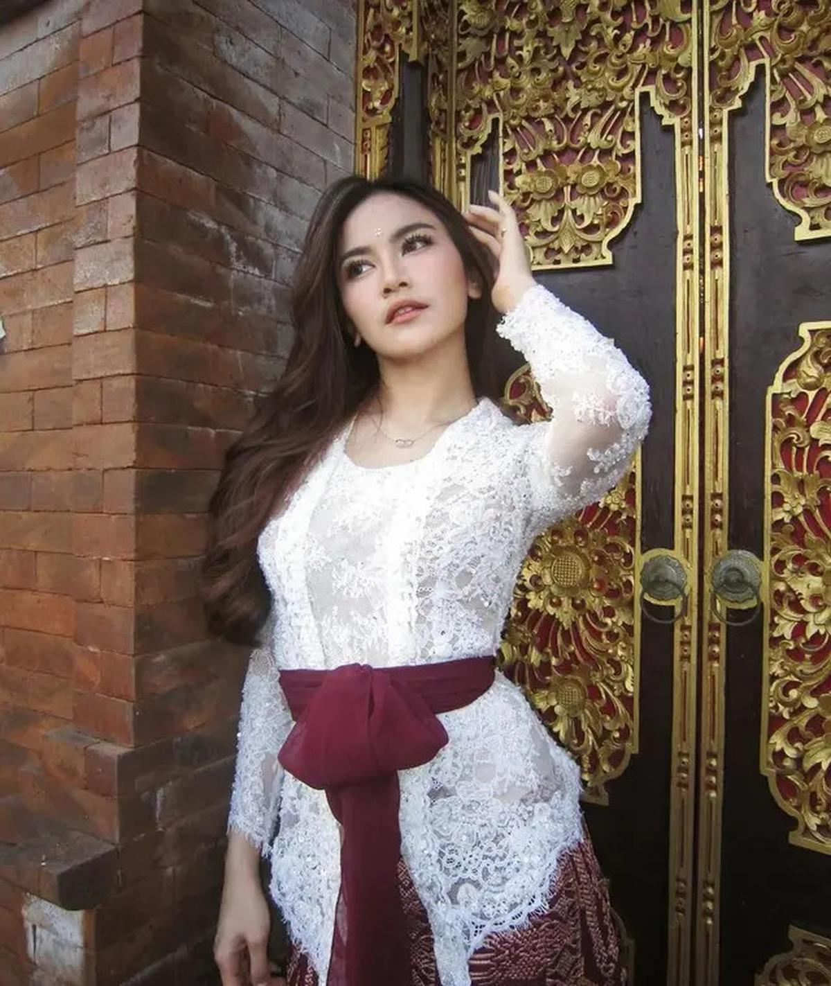 Gaya Kebaya Putih Ala Artis yang Menjadi Inspirasi Fashion, dari Mahalini hingga Sarah Menzel