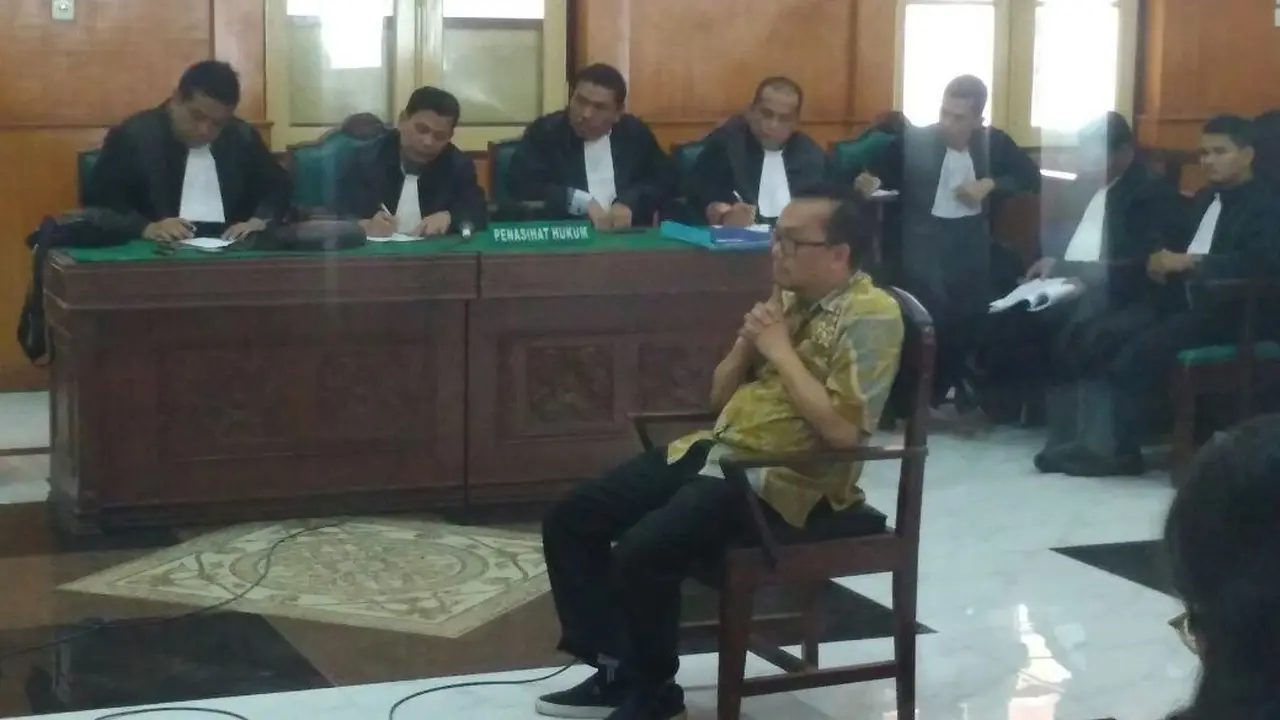 Ramadhan Pohan divonis 15 bulan penjara.