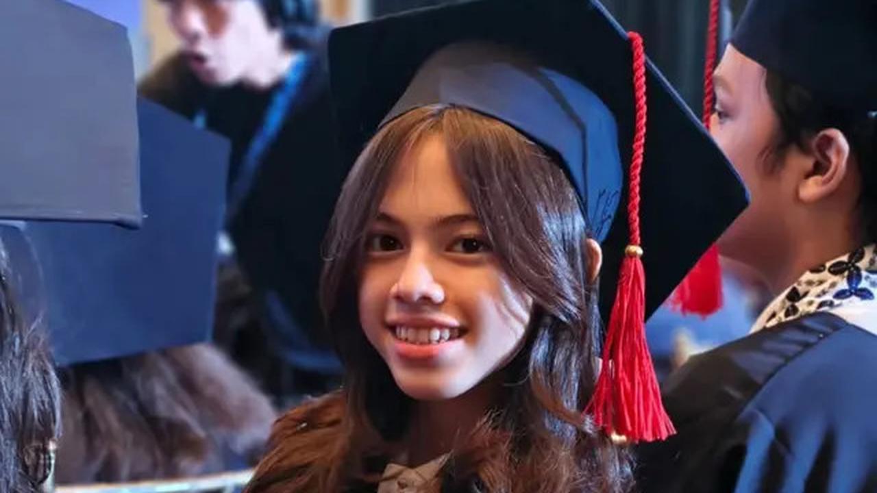 7 Fashion Wulan Guritno Hadiri Wisuda Anak, Tampil Cantik Elegan Pakai Outfit Serba Hitam